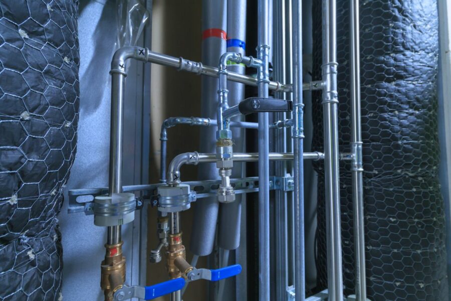Instalacje wodno-kanalizacyjne – jak je prawidłowo zainstalować?