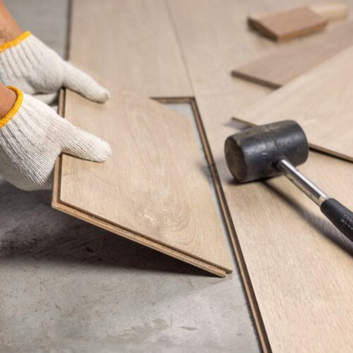 Panele podłogowe – jak wybrać najlepsze rozwiązanie dla twojego wnętrza?