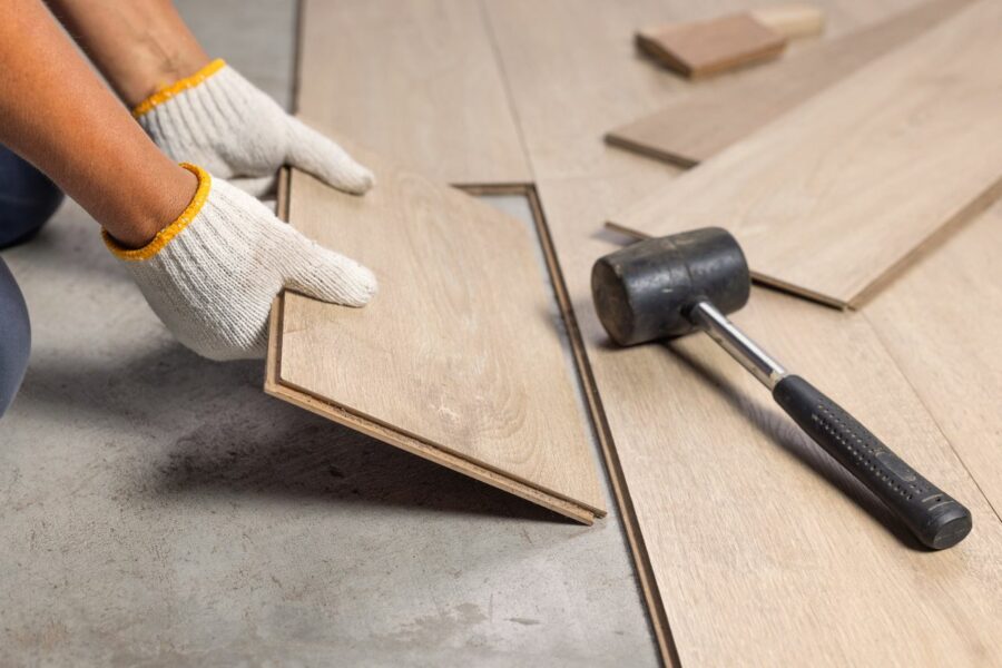 Panele podłogowe – jak wybrać najlepsze rozwiązanie dla twojego wnętrza?